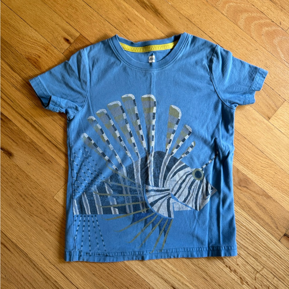Tea Collection Boys Size 6 Tshirt